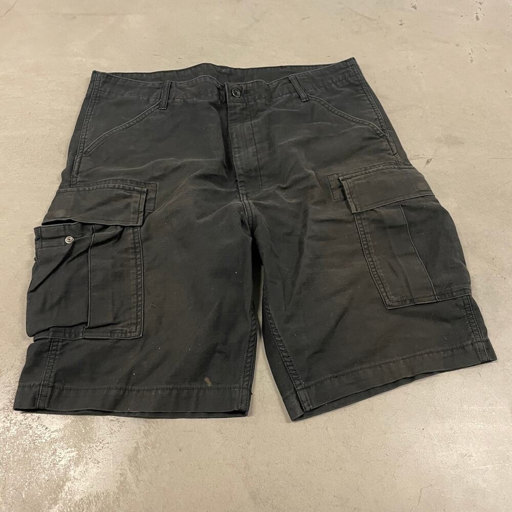 Vintage Y2K Levi’s cargo shorts 36